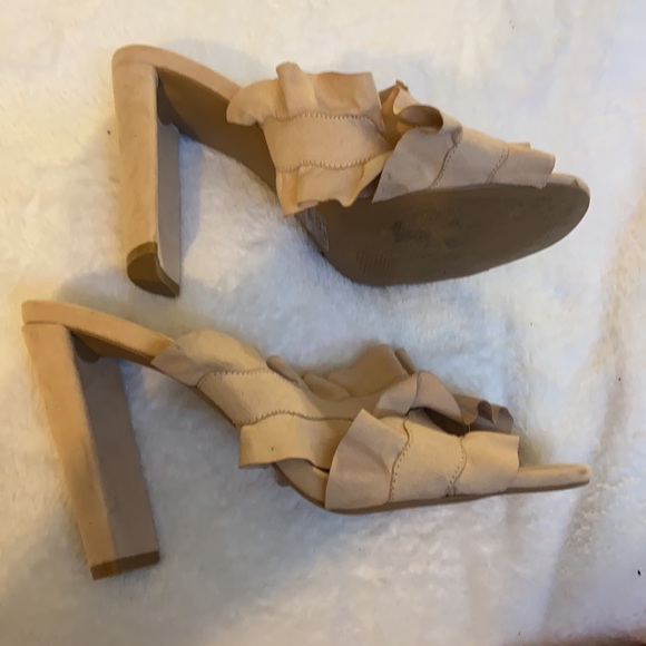 Hard to let go of!!!! LOVE!!Everything ab these heels is so unique and girly:) - Picture 2 of 8